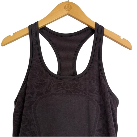 Lululemon Swiftly Tech Racerback Tank Top Black Cherry Paisley Size 6 - Picture 7 of 9